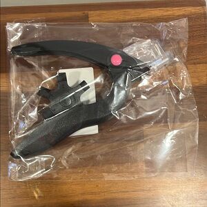 Nail Clipper for Acrylic Nails (New in Plastic) $3 in a bundle